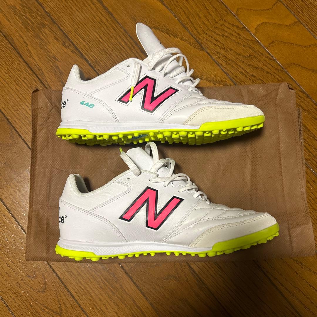 New Balance 442 フットサルシューズ ホワイト/ピンク/イエロー
