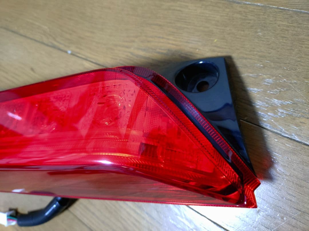 ホンダN-VAN 右テールランプ 中古品