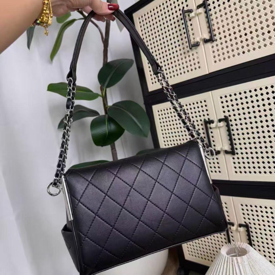 美品♡大容量の非売品ブラックショルダーバッグsl