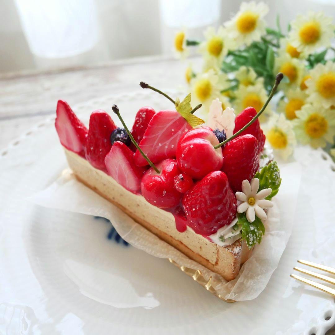 フェイクスイーツ◆贅沢♡苺とさくらんぼのホールカット型タルト◆リアルサイズケーキ