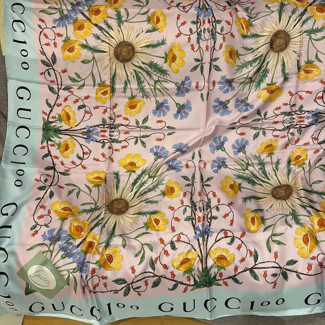 GUCCI大判スカーフ　ひまわり花柄新品未使用カバーなどにも