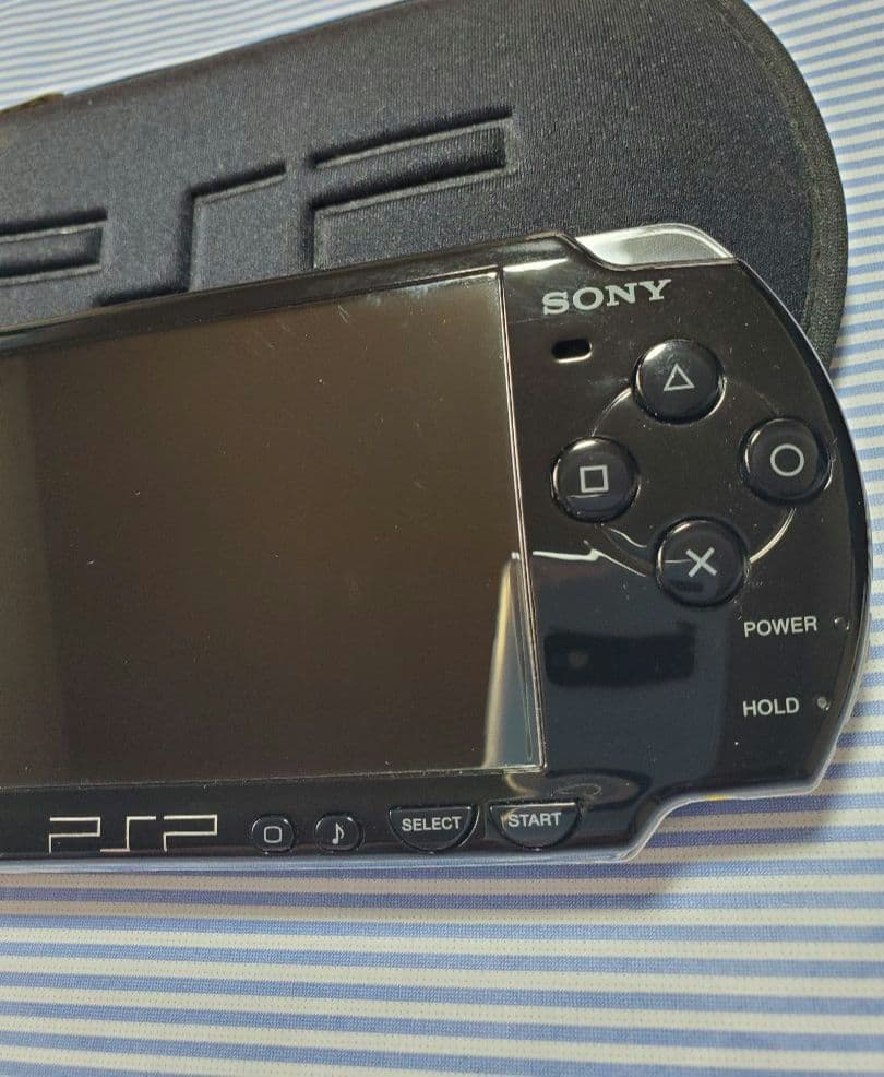 PSP-2000本体　ソフト2つセット