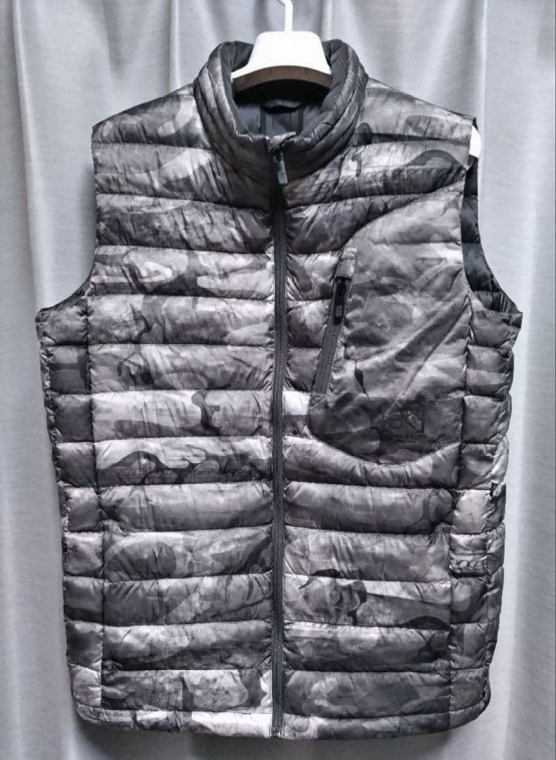 BURTON ak ダウンベスト　カモフラ柄