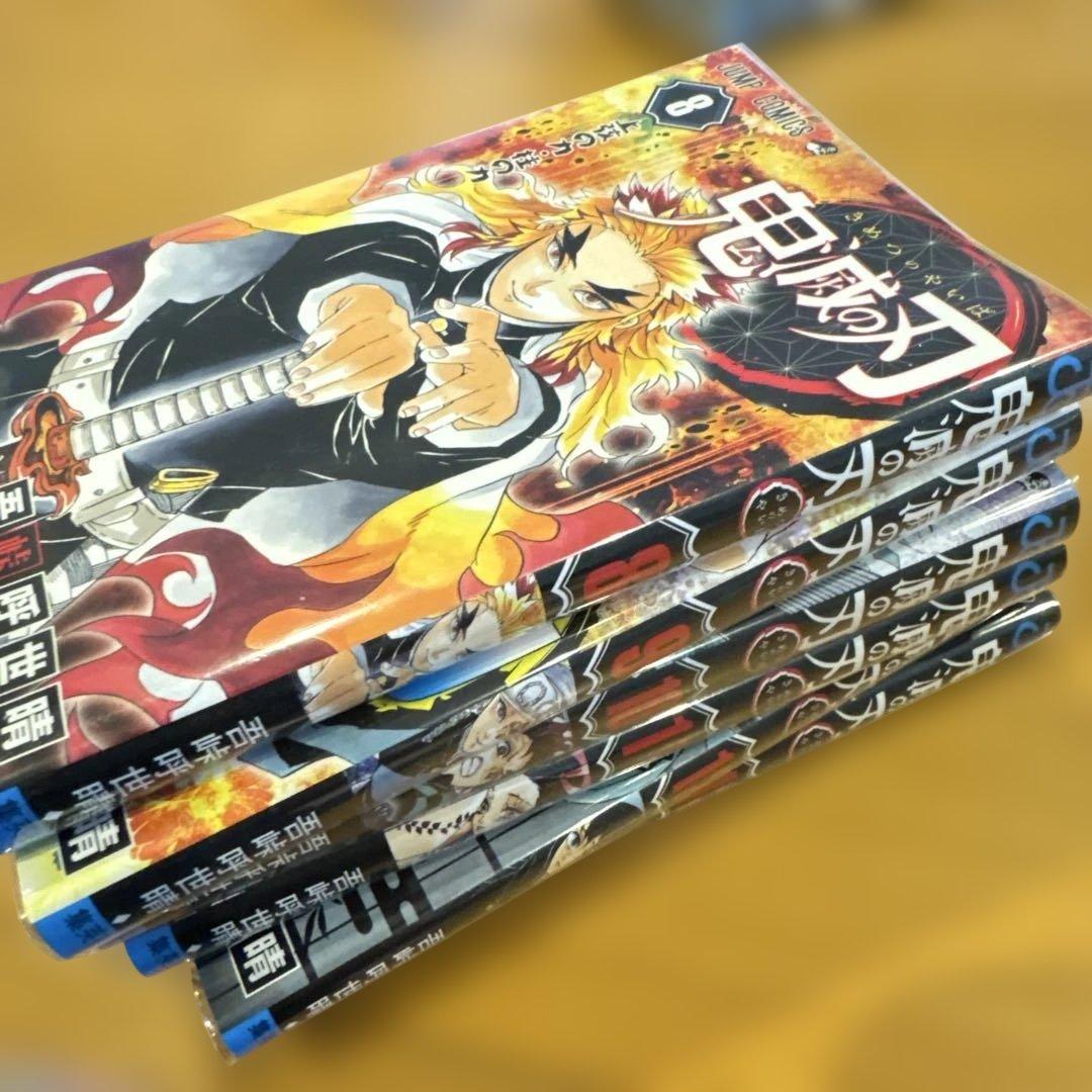 鬼滅の刃コミック　1〜23巻　全巻セット ⭐︎ブックカバーあり⭐︎で美品　おまけ付き