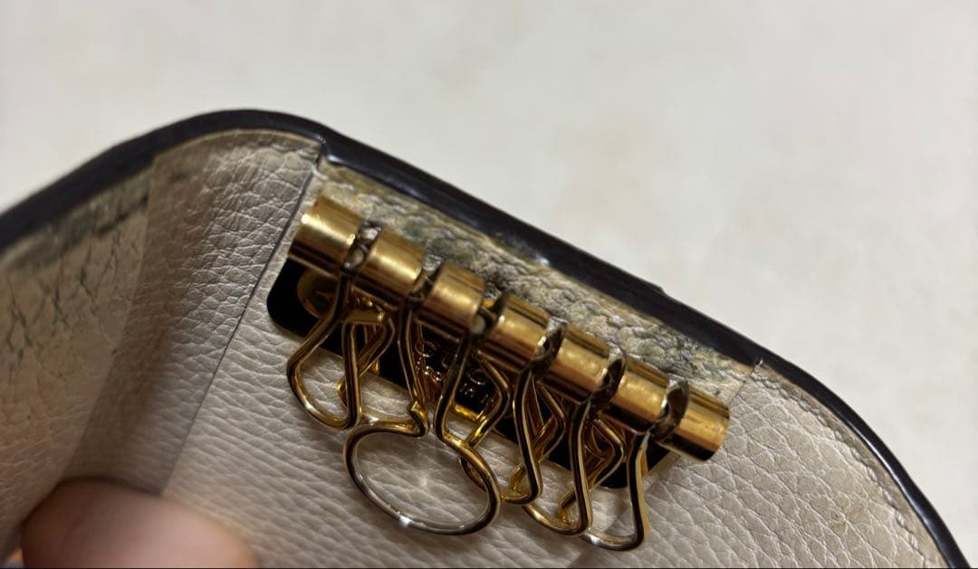 Gucci GGロゴ ベージュレザーキーケース　箱付き