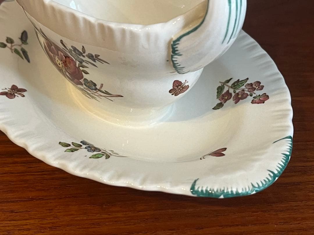 Wedgewood ヴィンテージ　グレービーボート