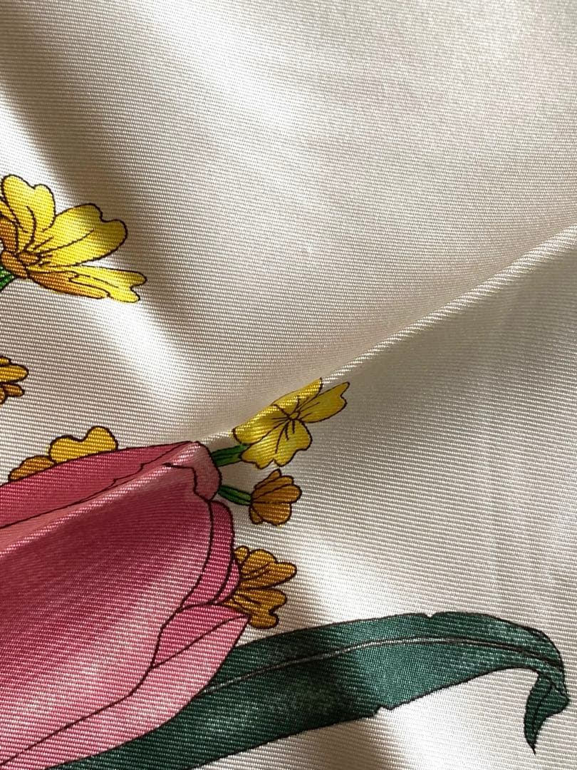 本日限定価格　GUCCI グッチ　花柄スカーフ