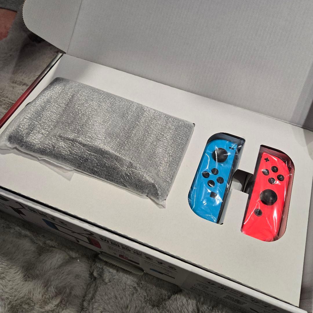 Switch 本体 赤/青 ①充電グリップ　➁専用ケース　③マイクロSD32GB