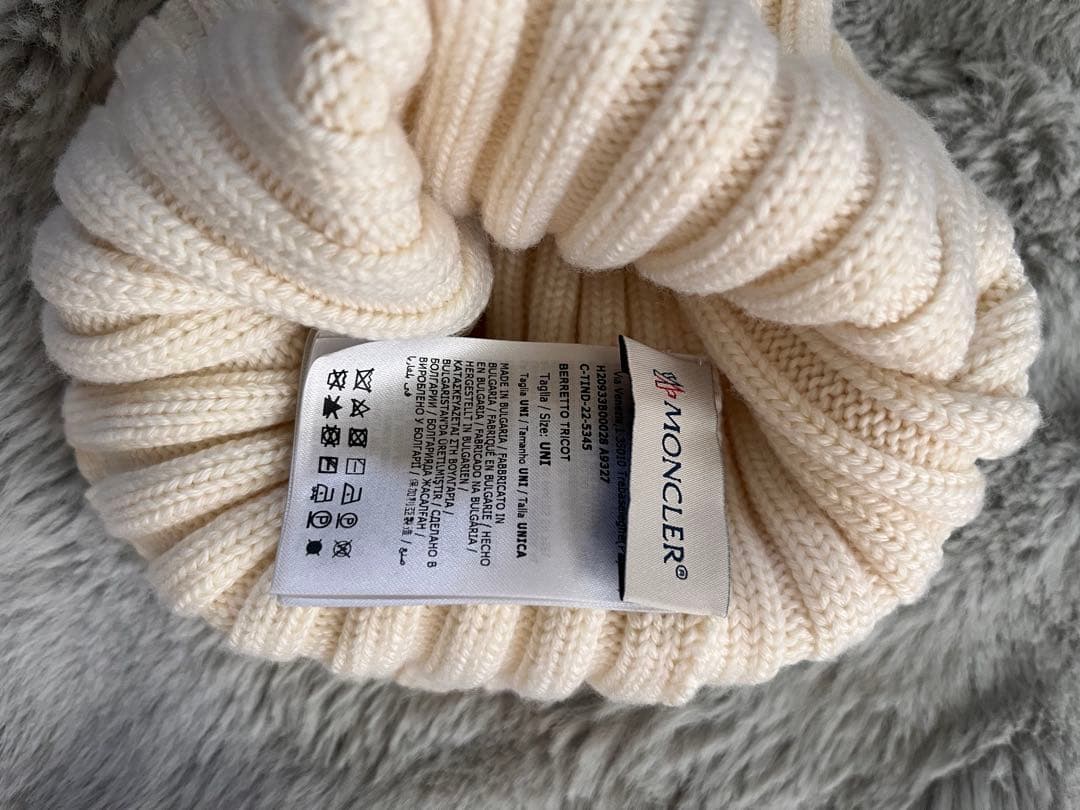 MONCLER(モンクレール)ぽんぽん付きビーニー ホワイト