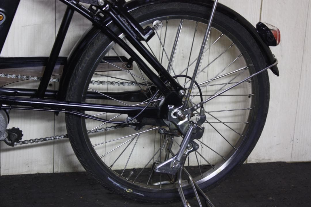 黒の電動アシスト自転車 チャイルドシート付き