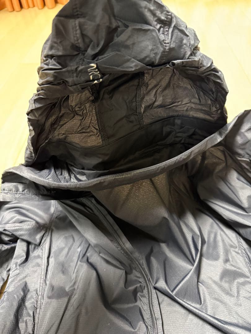 アークテリクス ARC'TERYX フード付きジャケット 夏用 M　黒 撥水軽量