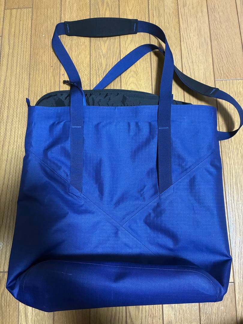 Arc’teryx ネイビートートバッグ