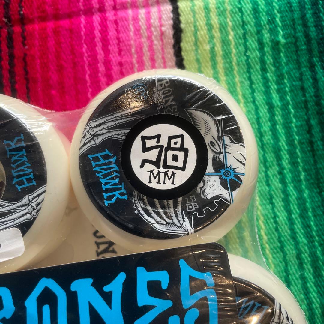 BONES HAWK TATTOO 58MM スケートウィール