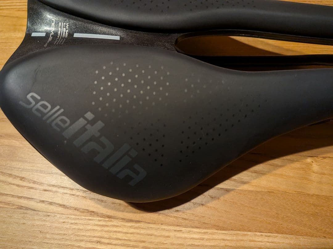 Selle Italia NOVUS Boost EVO サドル ブラック