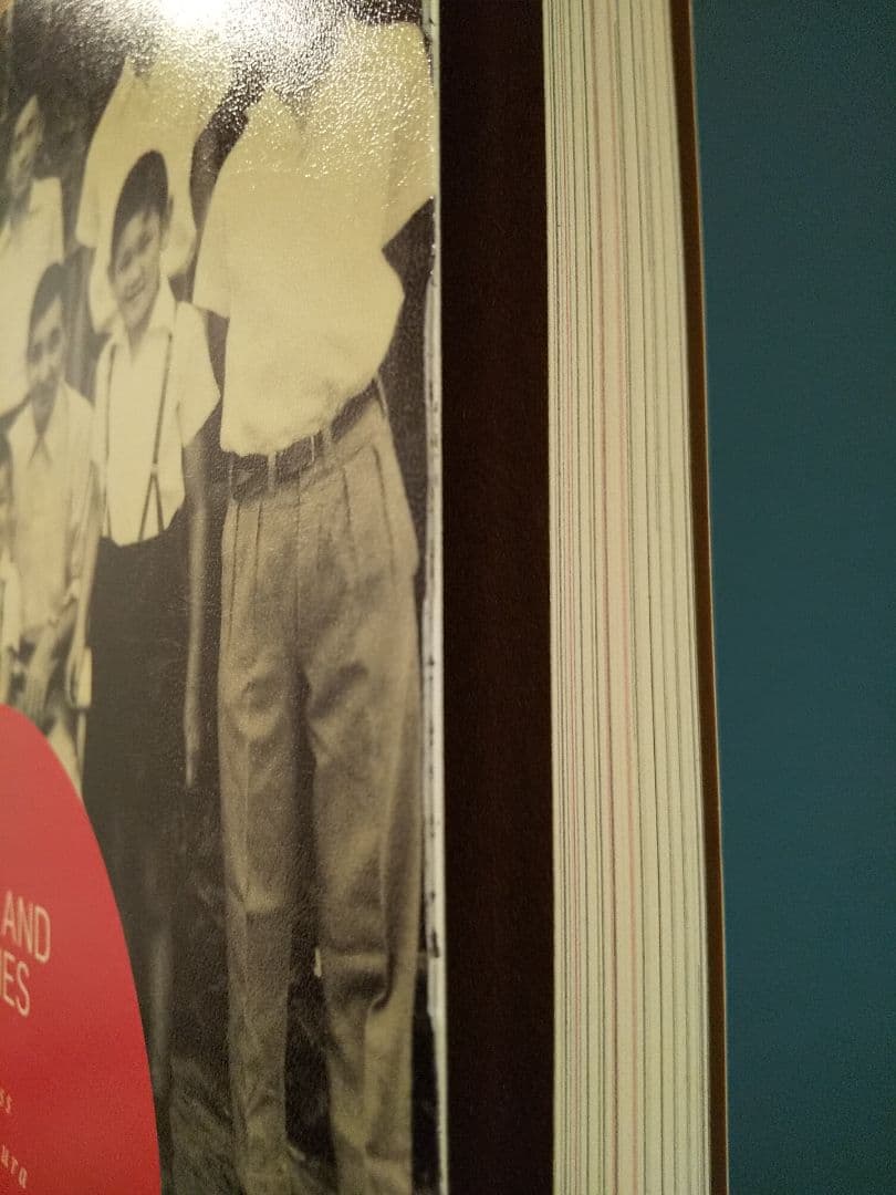 〈洋書〉PATHS AND LEGACIES：西村俊治と模範的な家族経営