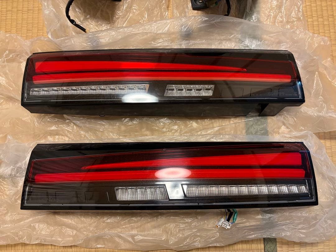 Gショップ INTEC 90系ヴォクシー・ノア テールランプ