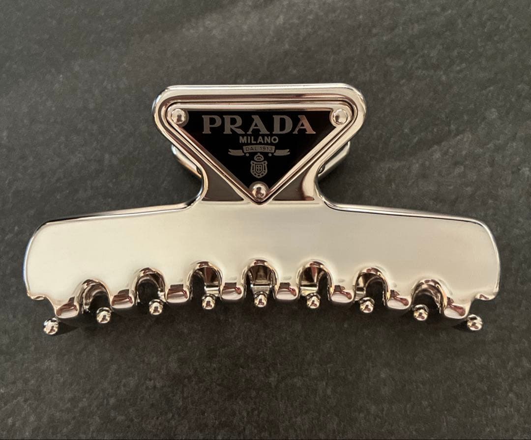 PRADA ヘアクリップ　シルバー