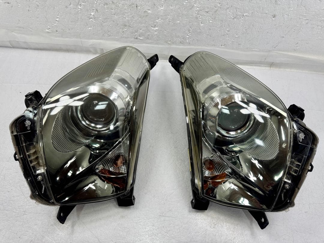 IQ KGJ10/NGJ10 後期 　HIDバラスト全付き（左右セット）