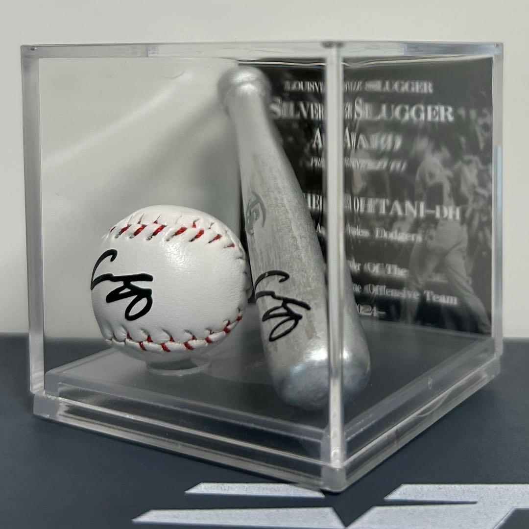 大谷翔平選手　シルバーサインプリントフィギュアボール、TOPPSカード2点セット