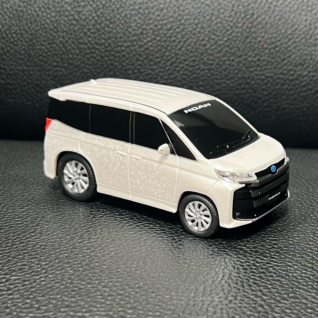 y*u様 ノア 90系 ホワイト 白 ミニカー プルバックカー 非売品 カラーサ