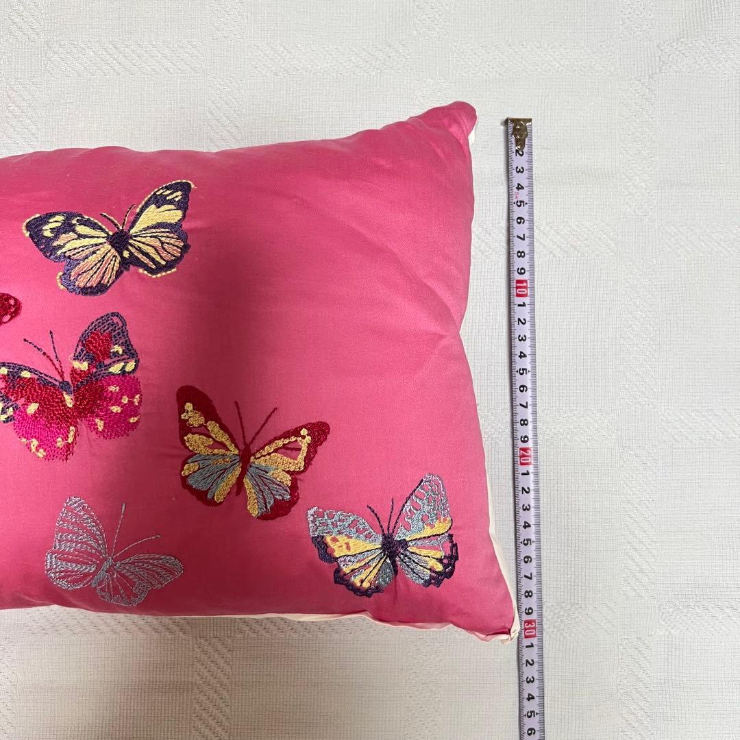 ローラアシュレイ （LAURA ASHLEY）☆ 蝶の刺繍入りピンククッション
