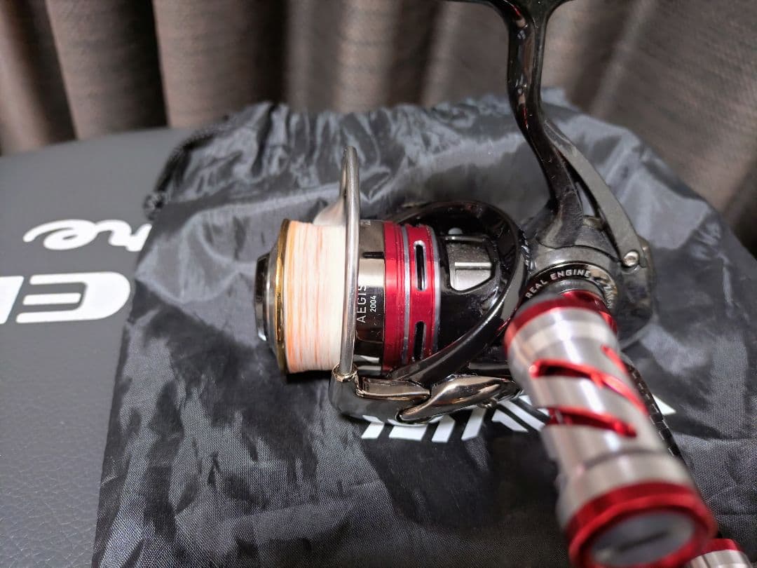 お*ち様 DAIWA AEGIS 2004 スピニングリールです。