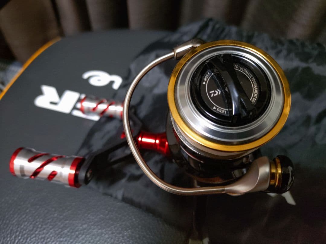 お*ち様 DAIWA AEGIS 2004 スピニングリールです。