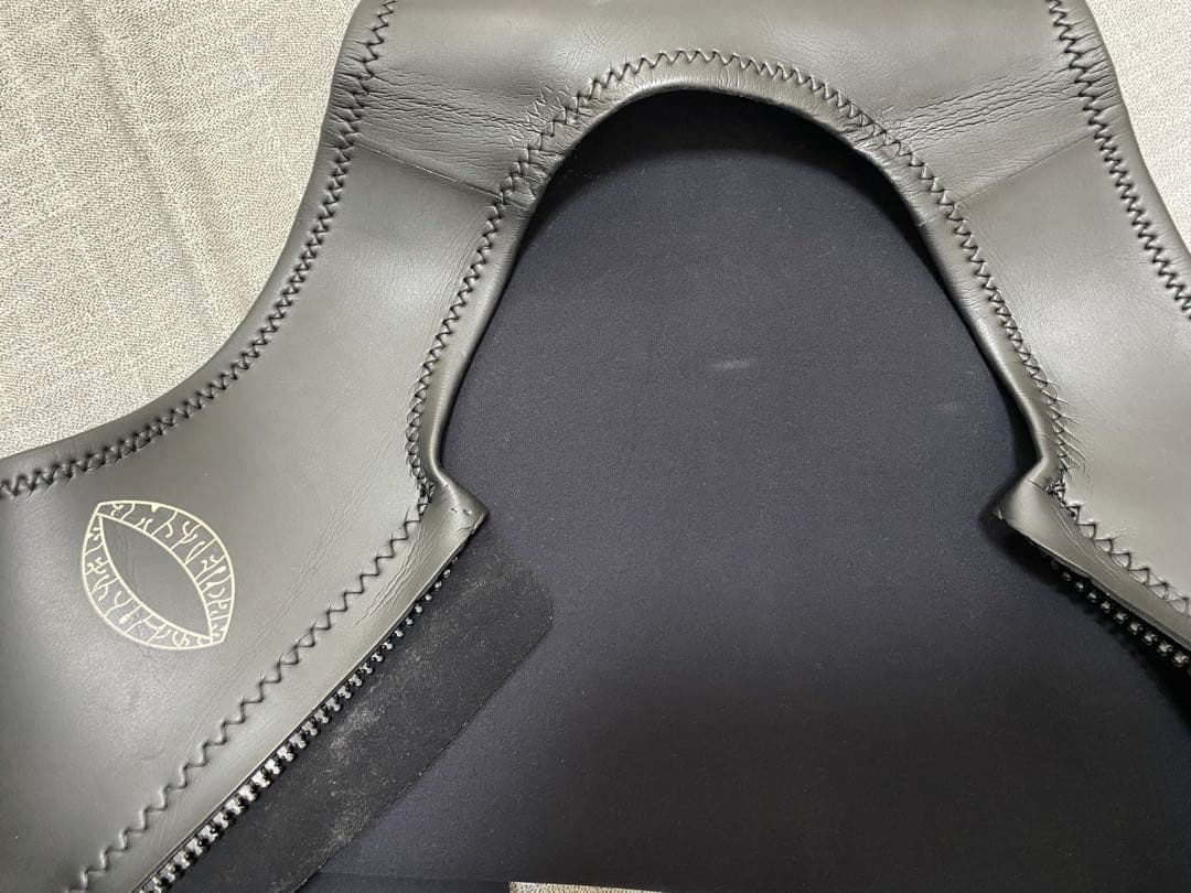 amsterdam wetsuits アムステルダム ウェットスーツ ベスト