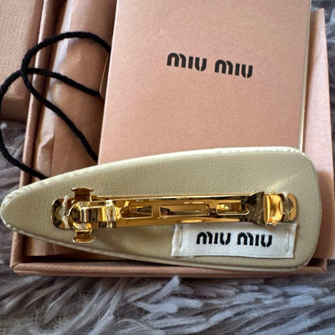 miu miu パテントレザー バレッタ アイボリー ヘアクリップ 正規品 美品