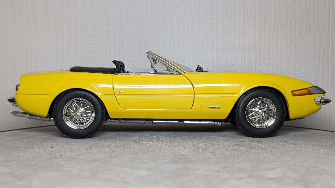 【お値下げ大歓迎】1/18 フェラーリ 365GTS/4 (デイトナスパイダー)