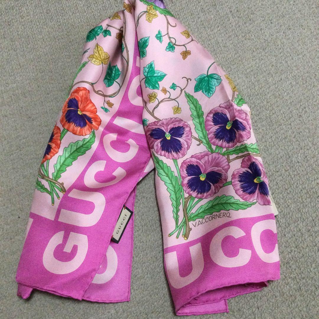 新品！未使用！グッチGUCCIスカーフ　85×85 華やかな花柄　シルク　差し色