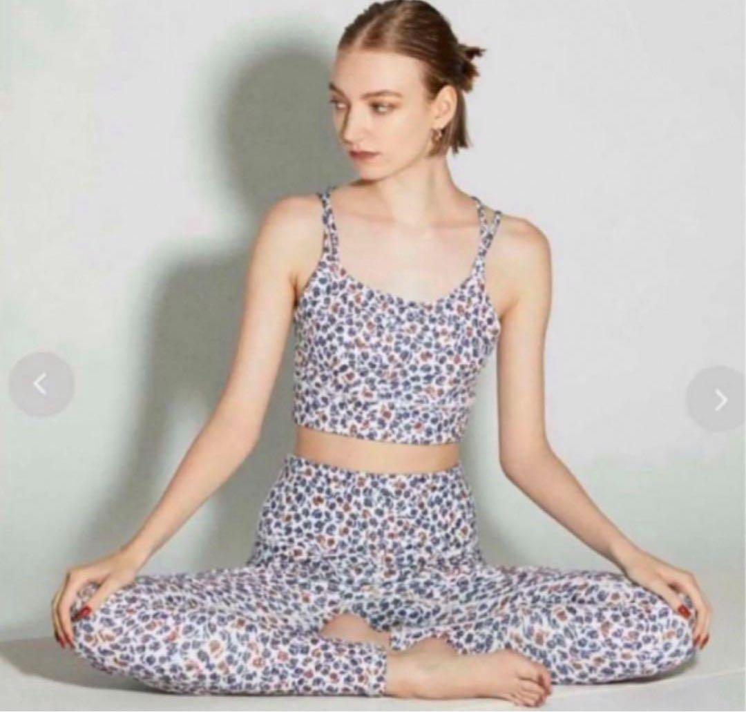 極美　emmi yoga エミヨガ　ヨガウェア　大人上品フラワー　S