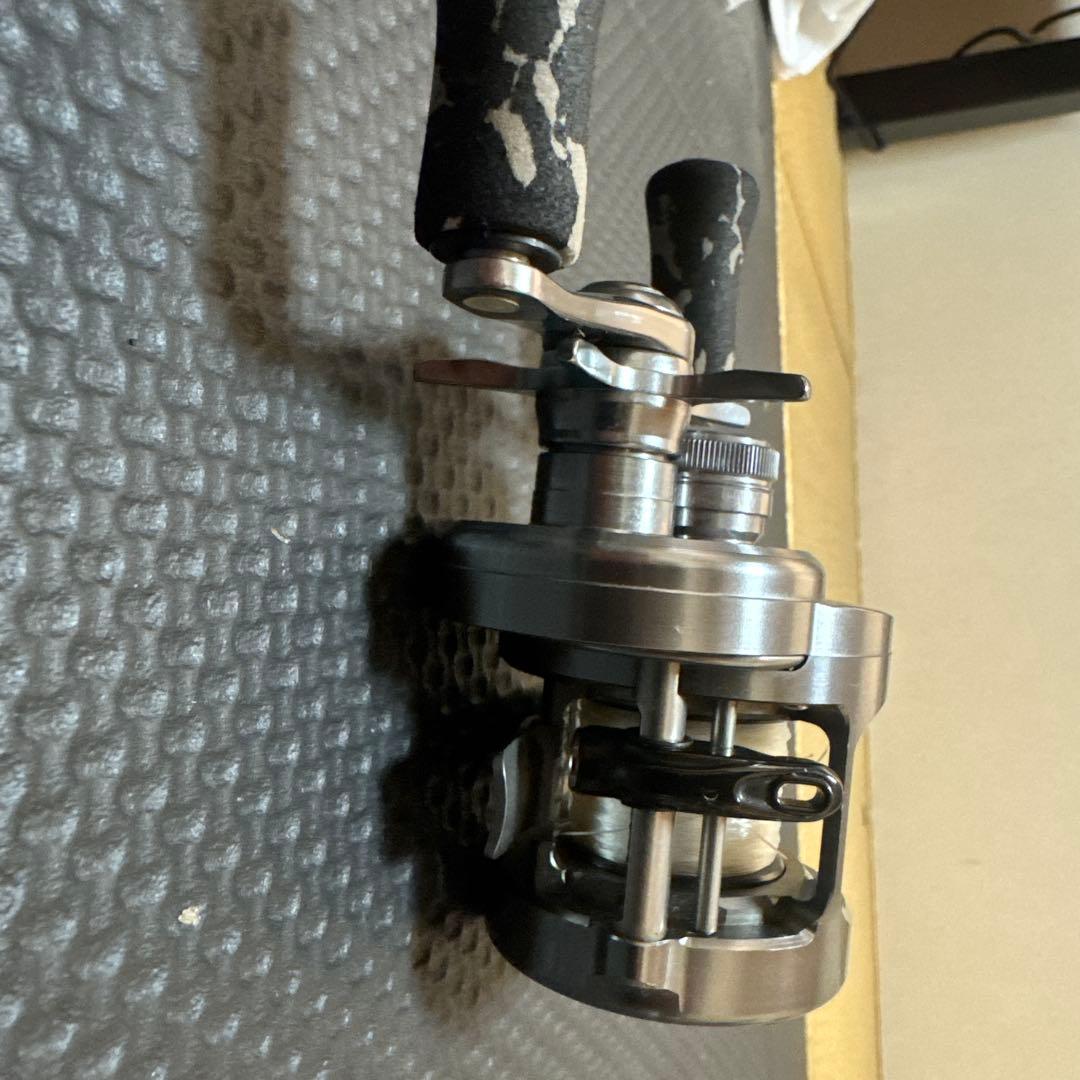シマノ 19カルコンDC 右 ミブロノブ