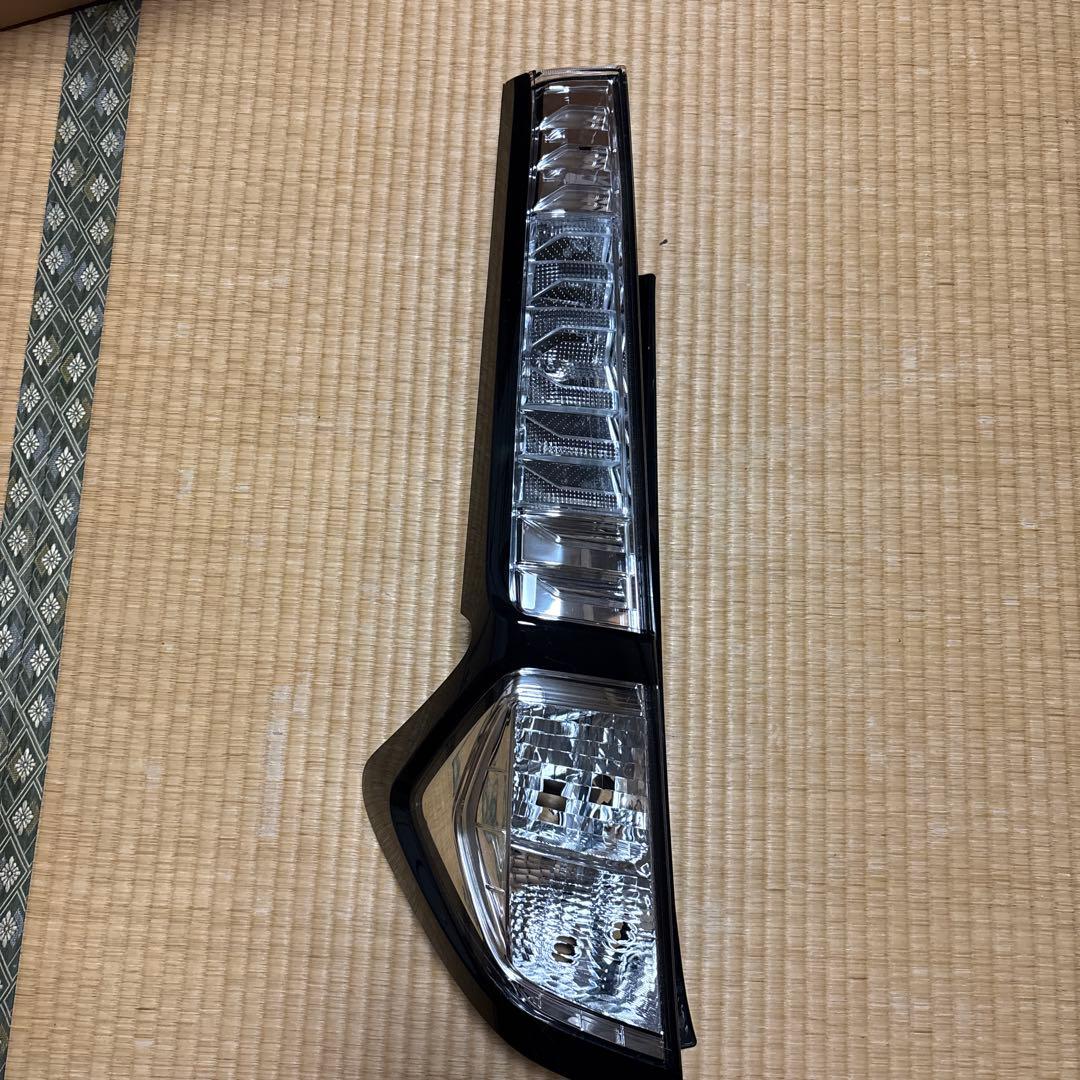 トヨタ　TANK 左テールランプ　新品未使用