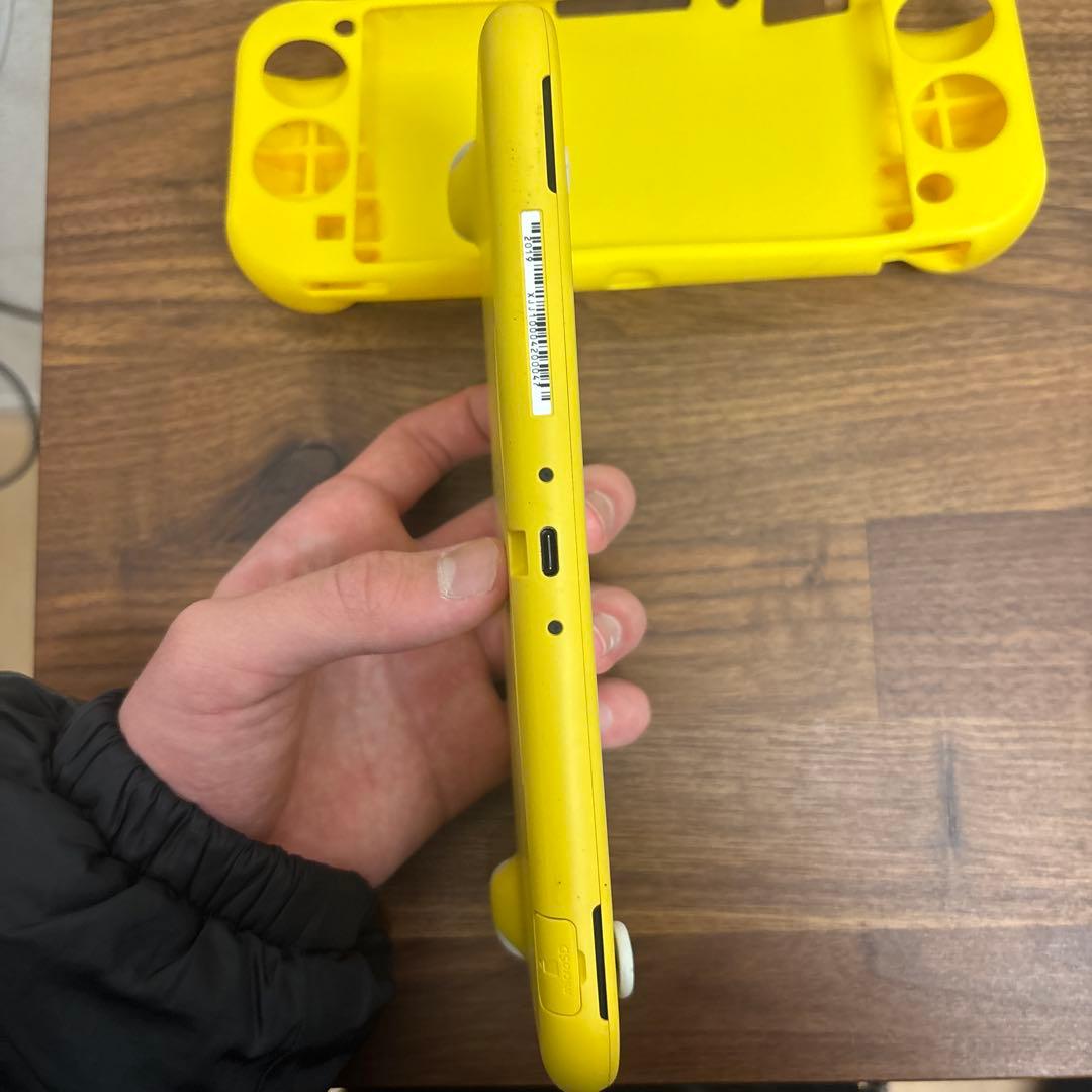 Nintendo Switch Lite イエロー ゲーム機 本体 カバー付き