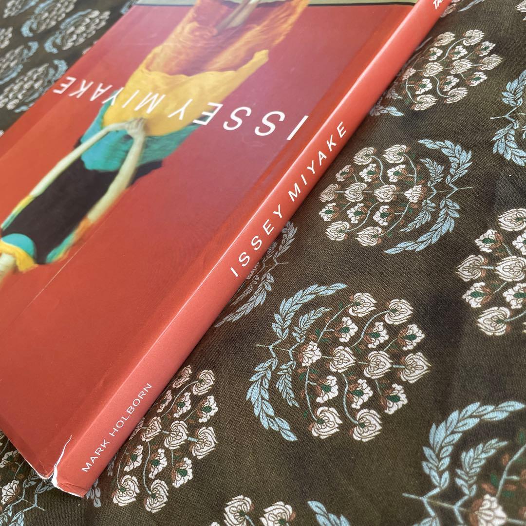 希少本 イッセイミヤケ ISSEY MIYAKE 写真集 TASCHEN