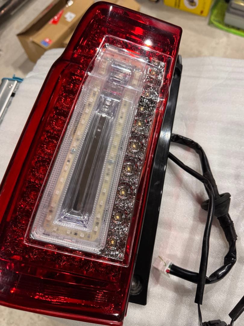 i*o様 LA600 タント タントカスタム テールランプ　クリスタルアイ　TA