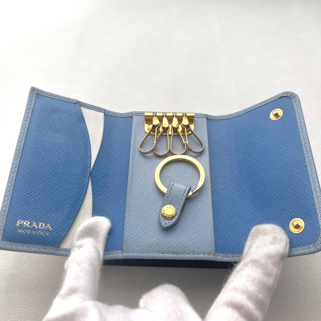 プラダ PRADA サフィアーノ キーケース 4連 水色 箱付き　0125-③
