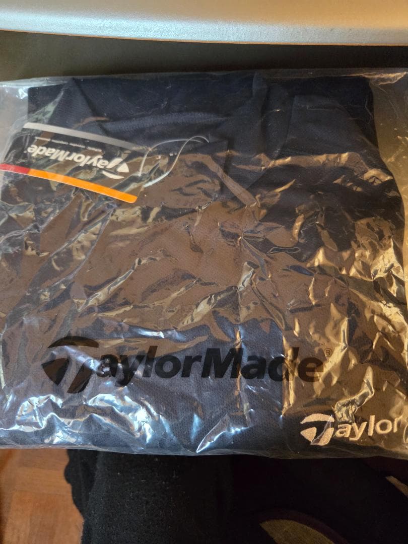 TaylorMade 黒 ハイネック ゴルフシャツ