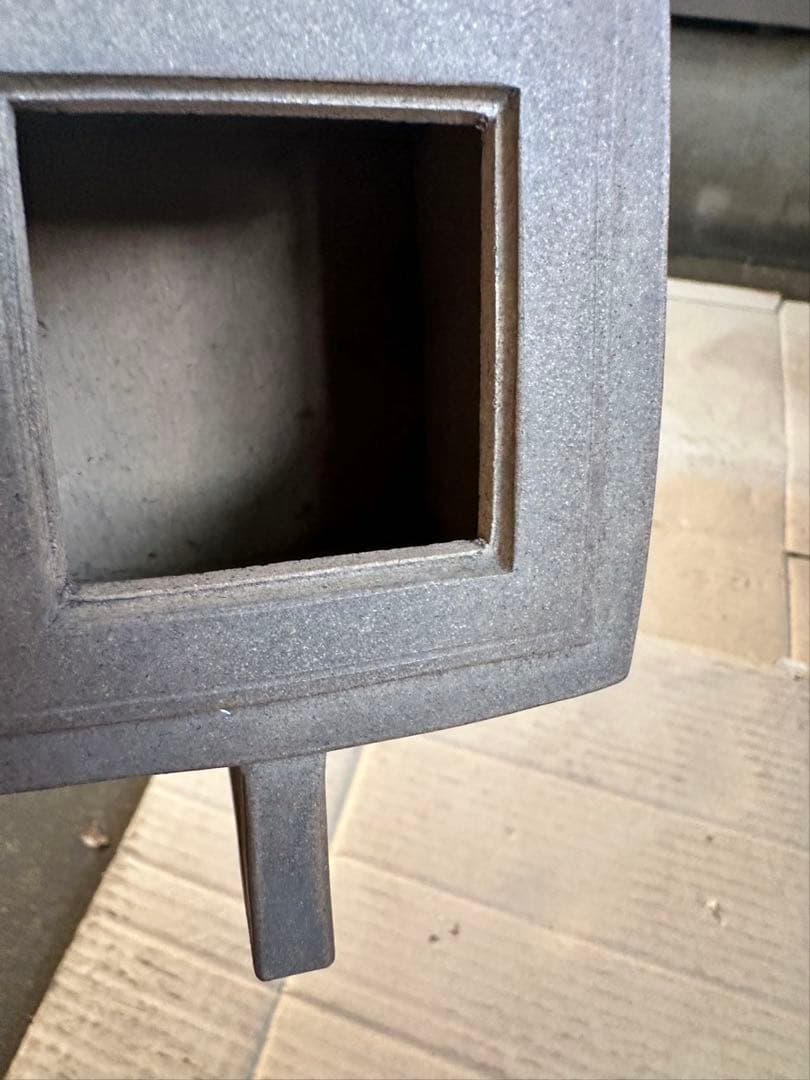 四角い陶器の急須