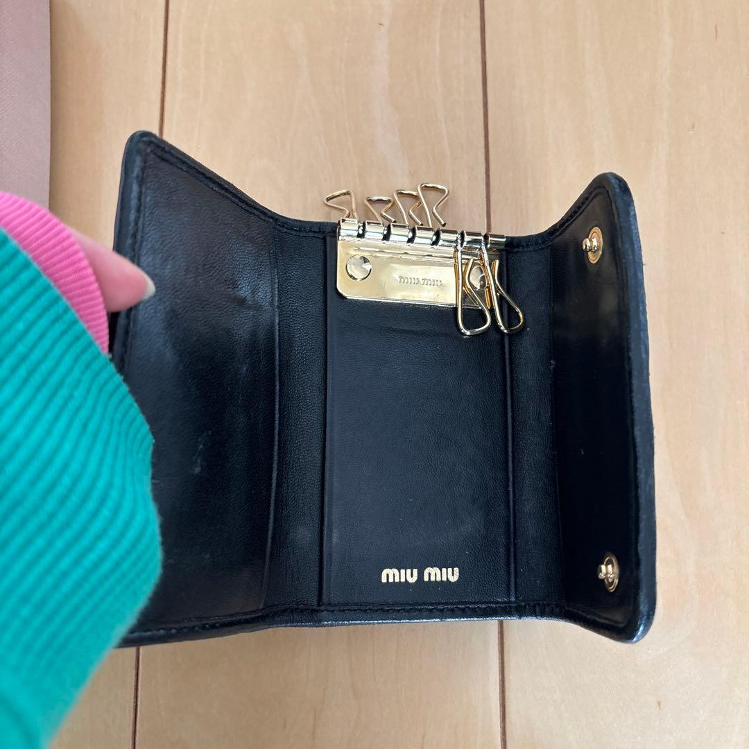 MIU MIU ブラック レザー キーケース