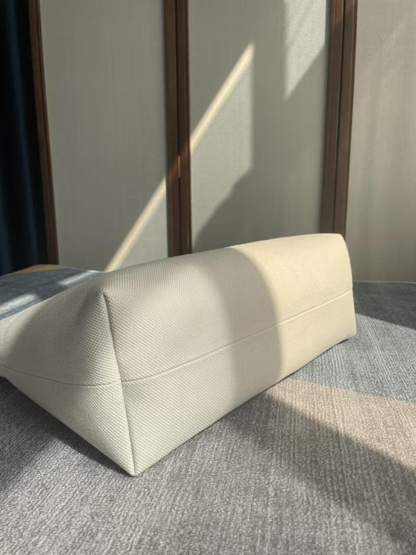美品 キャンバストートバッグ　ゴールド金具
