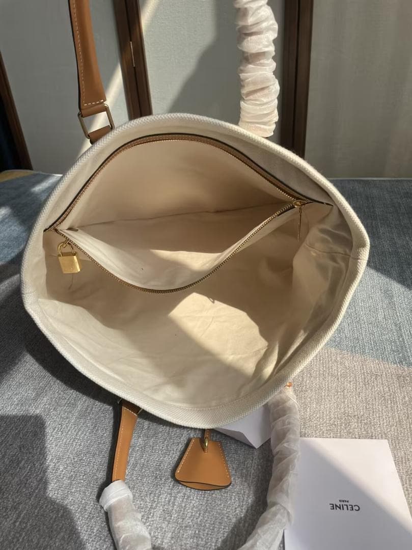 美品 キャンバストートバッグ　ゴールド金具