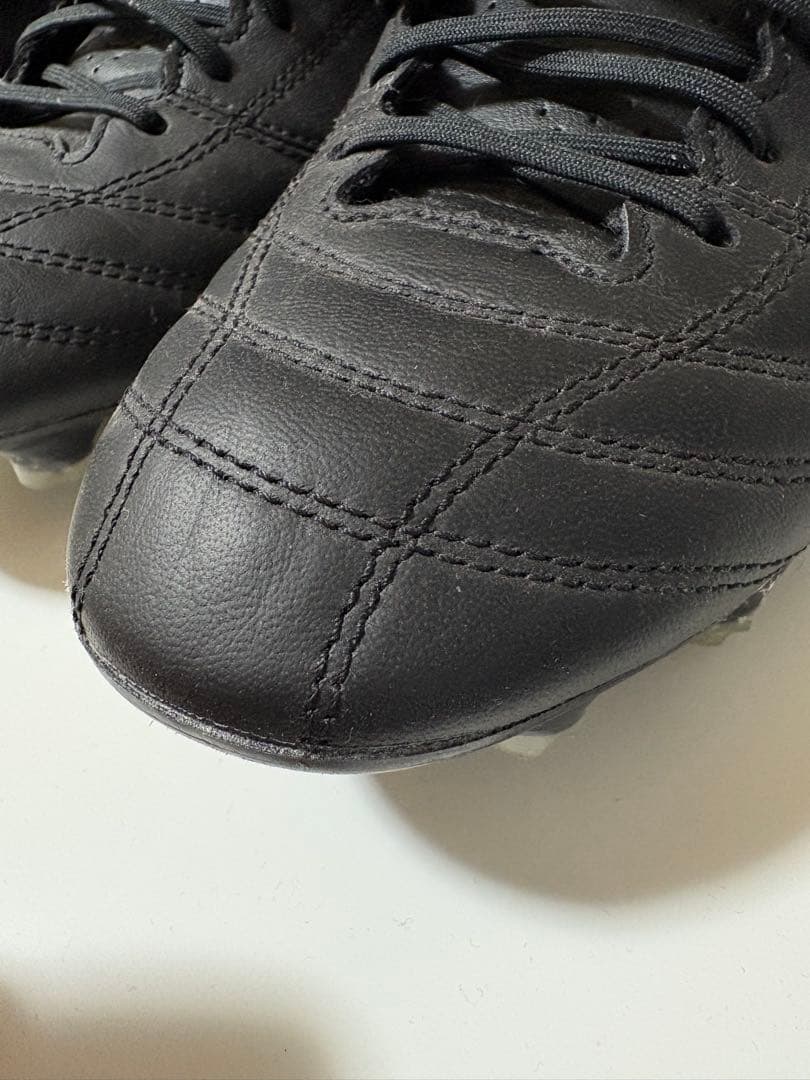 asics サッカーシューズ 黒