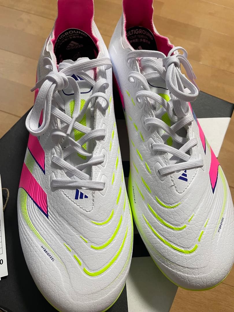 サッカースパイク　adidasプレデター