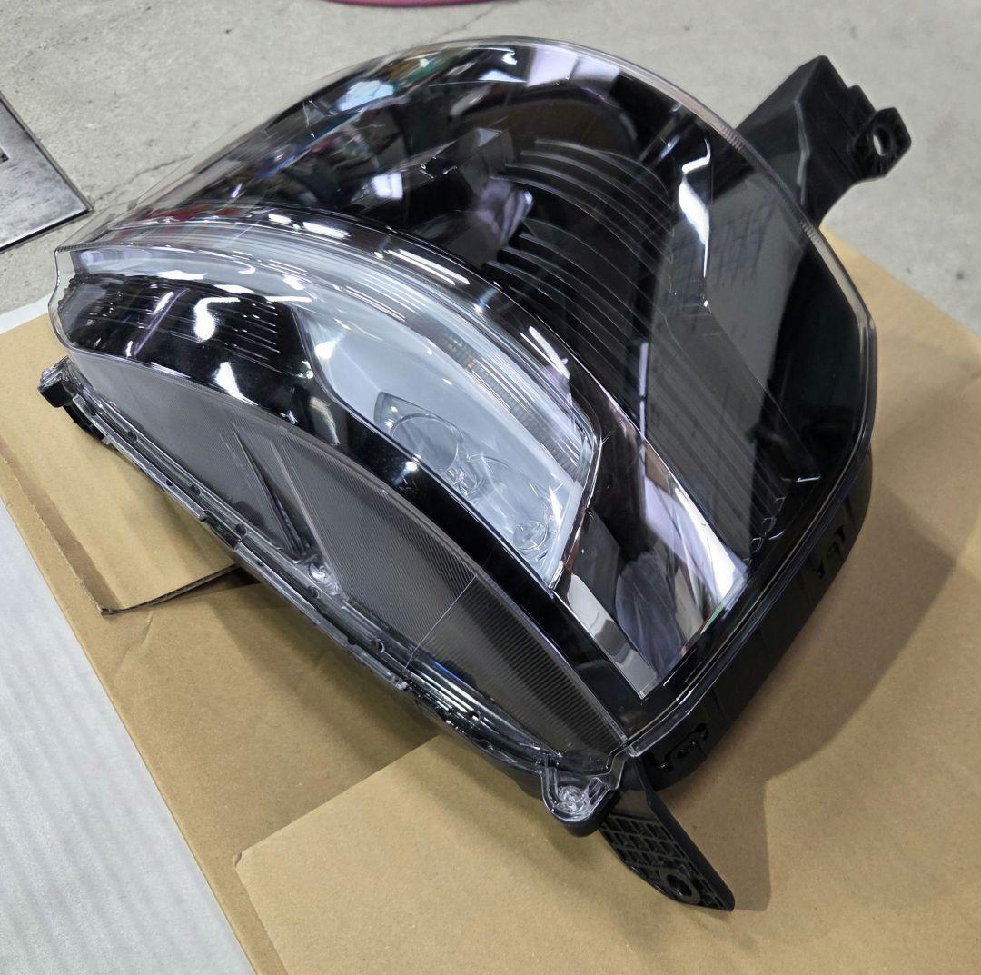 HONDA　N-BOXカスタム　JF5　ヘッドライト　左側