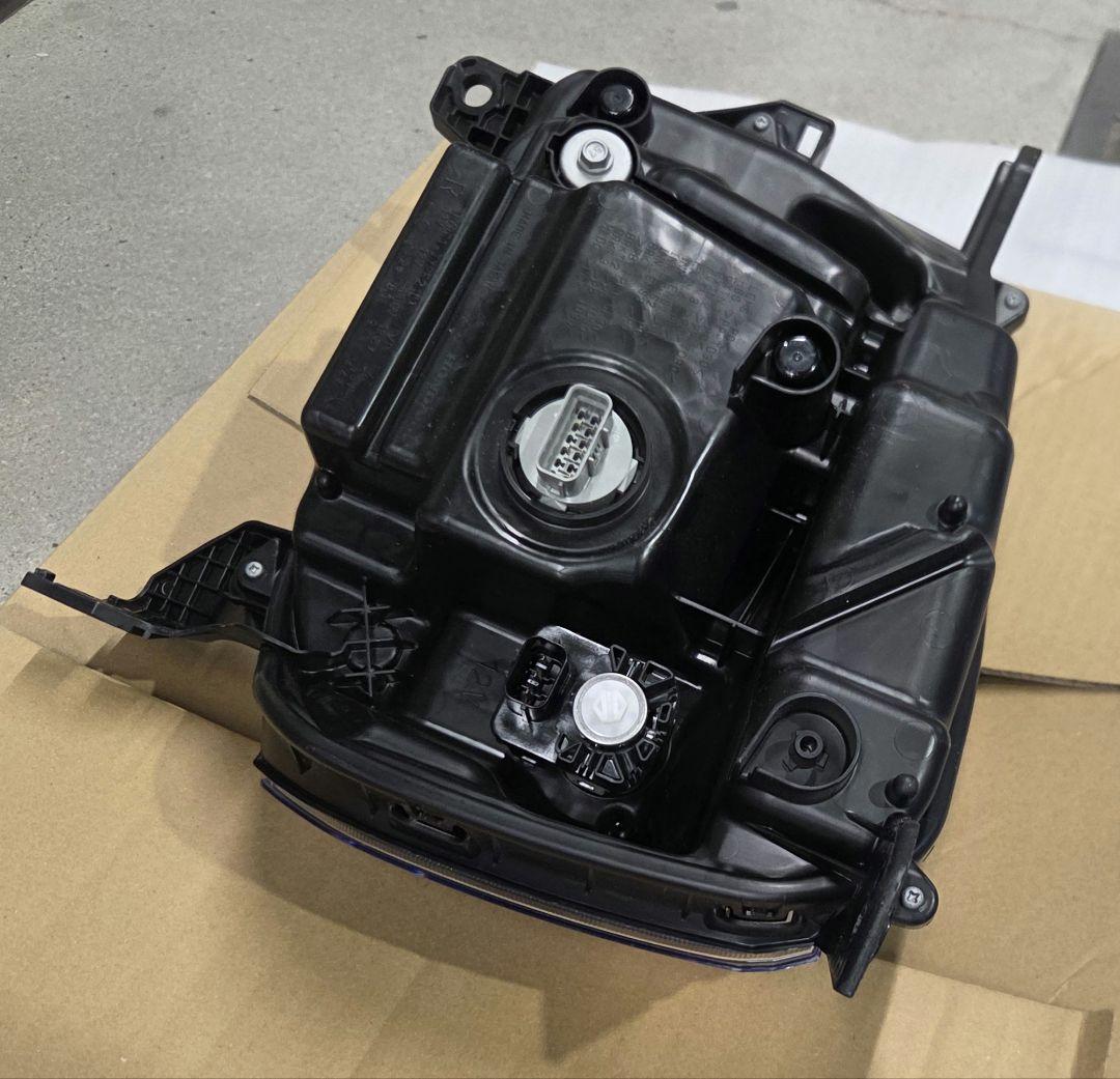 HONDA　N-BOXカスタム　JF5　ヘッドライト　左側