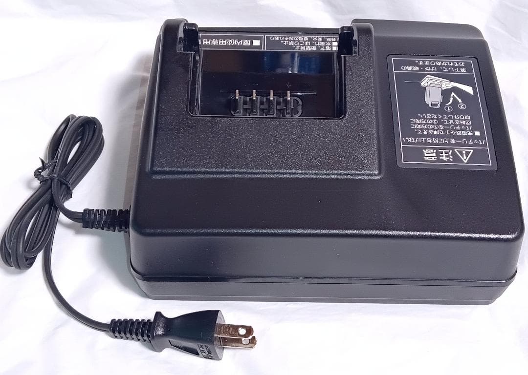 ス*プ様 ●●PANASONIC バッテリー充電器（NKJ073Z)中古動作品●