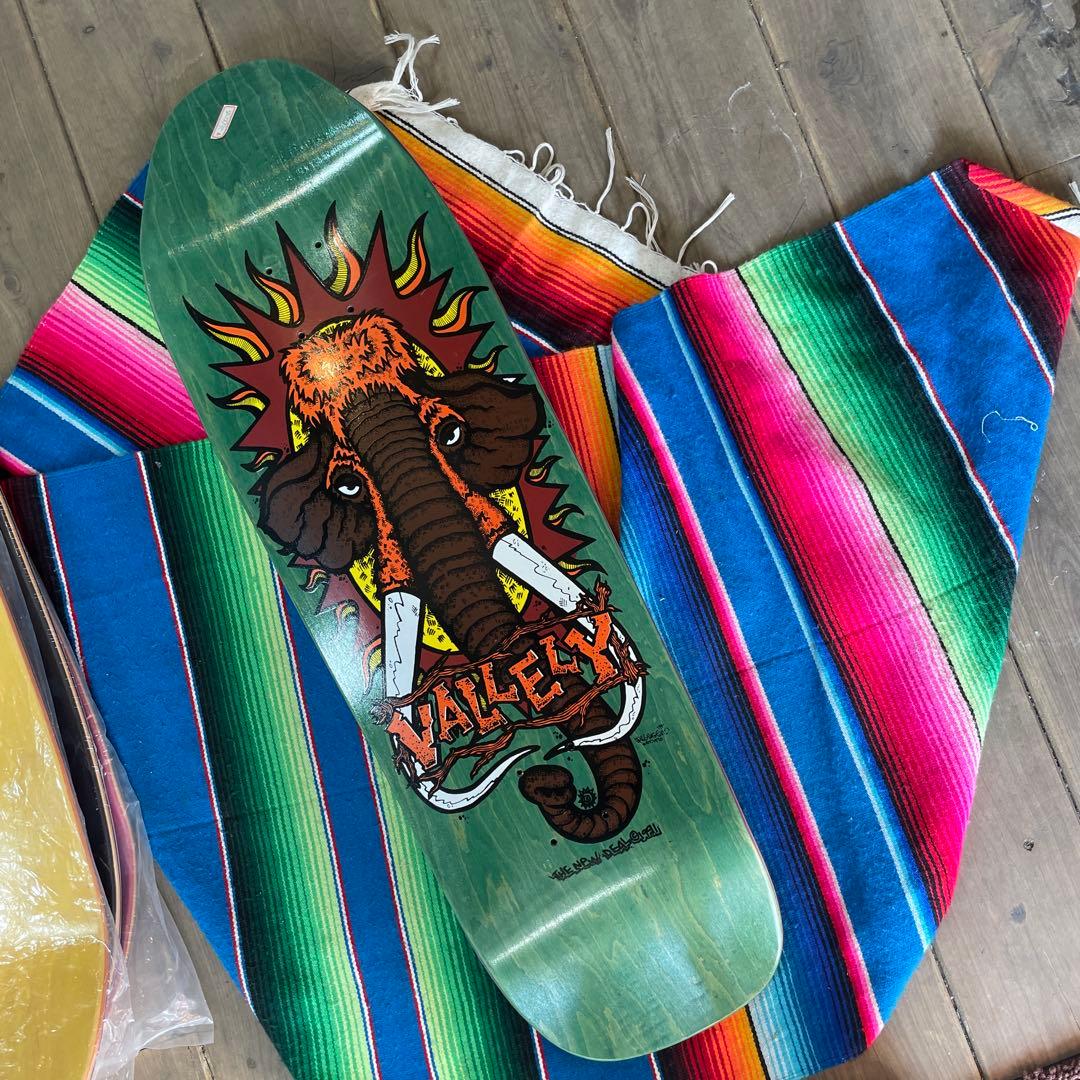 New Dealニューディールマイク・ヴァレリースケボーデッキ9.5インチ