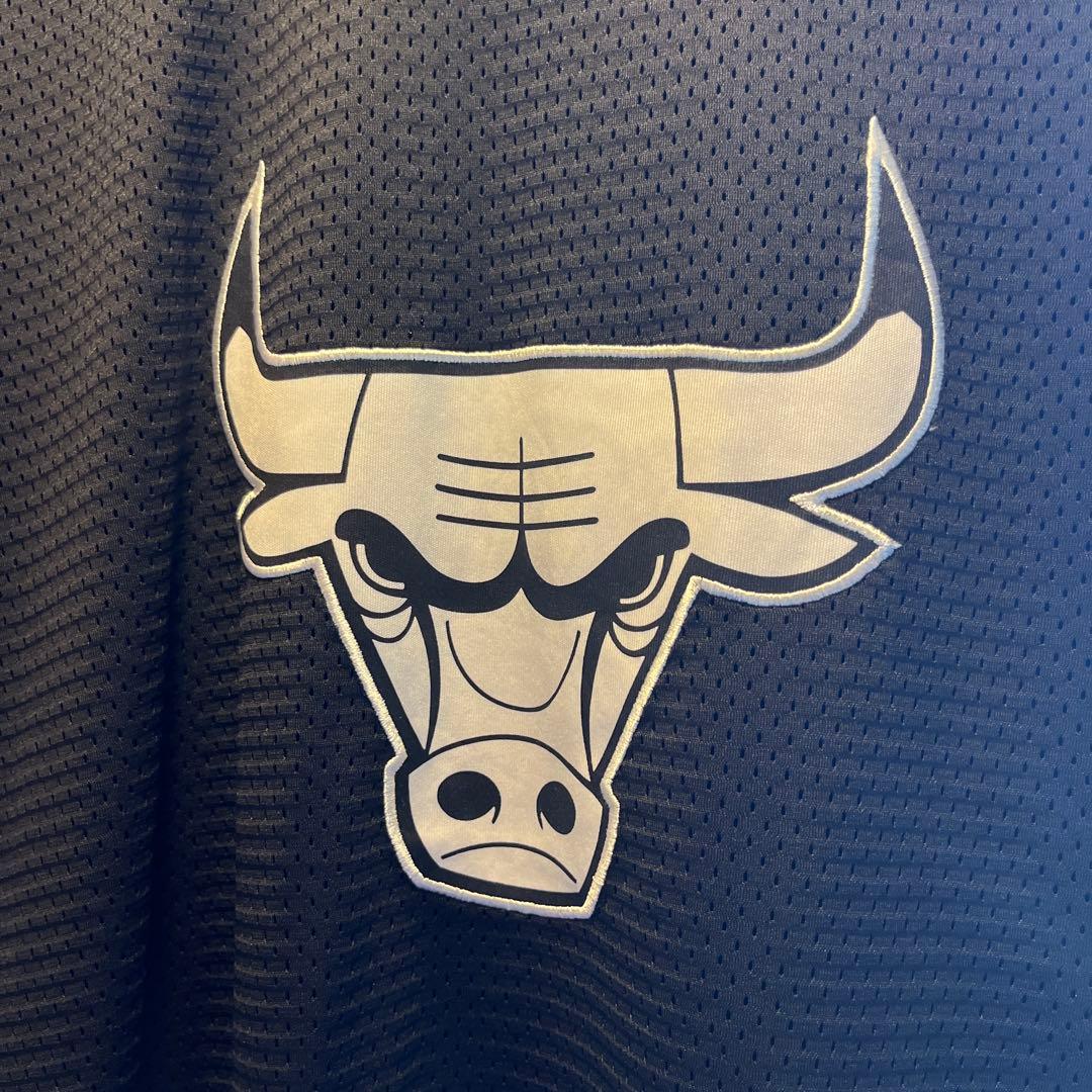 【NEW ERA】シカゴ・ブルズ メッシュ Tシャツ NBA 黒 L相当